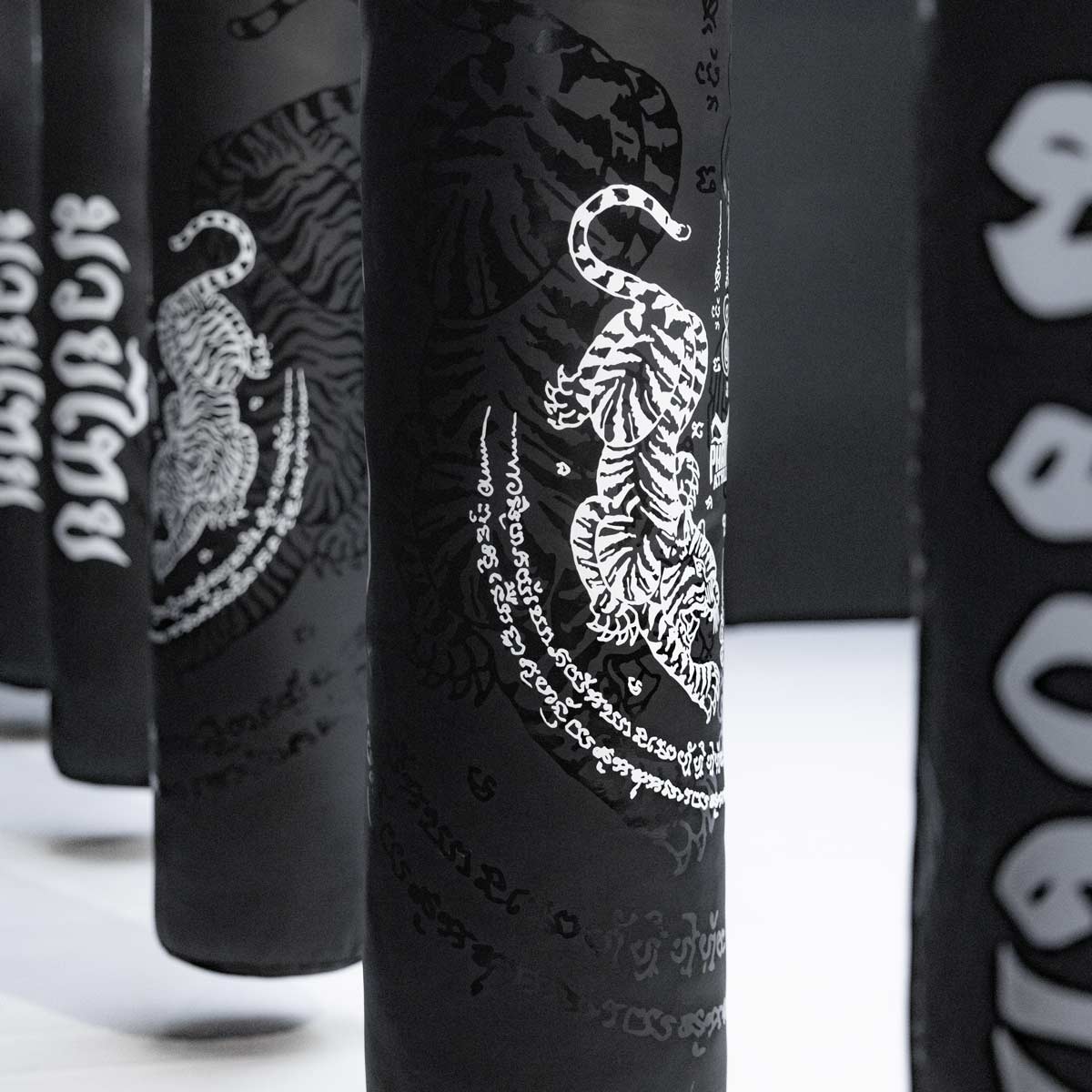 Boxsack MUAY THAI mit Füllung (80/180 cm) - Image 10